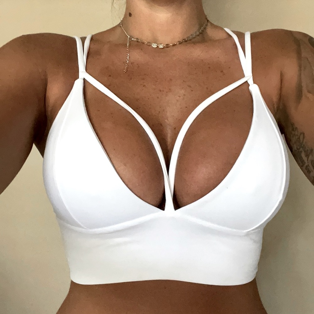 Lululemon sports bra white